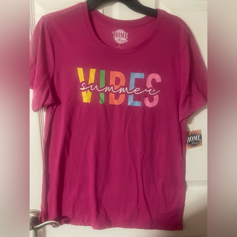 🔴3/$12 Home Free Women’s‎ Summer Vibes Pink T-Shirt! NWT! Size Large!